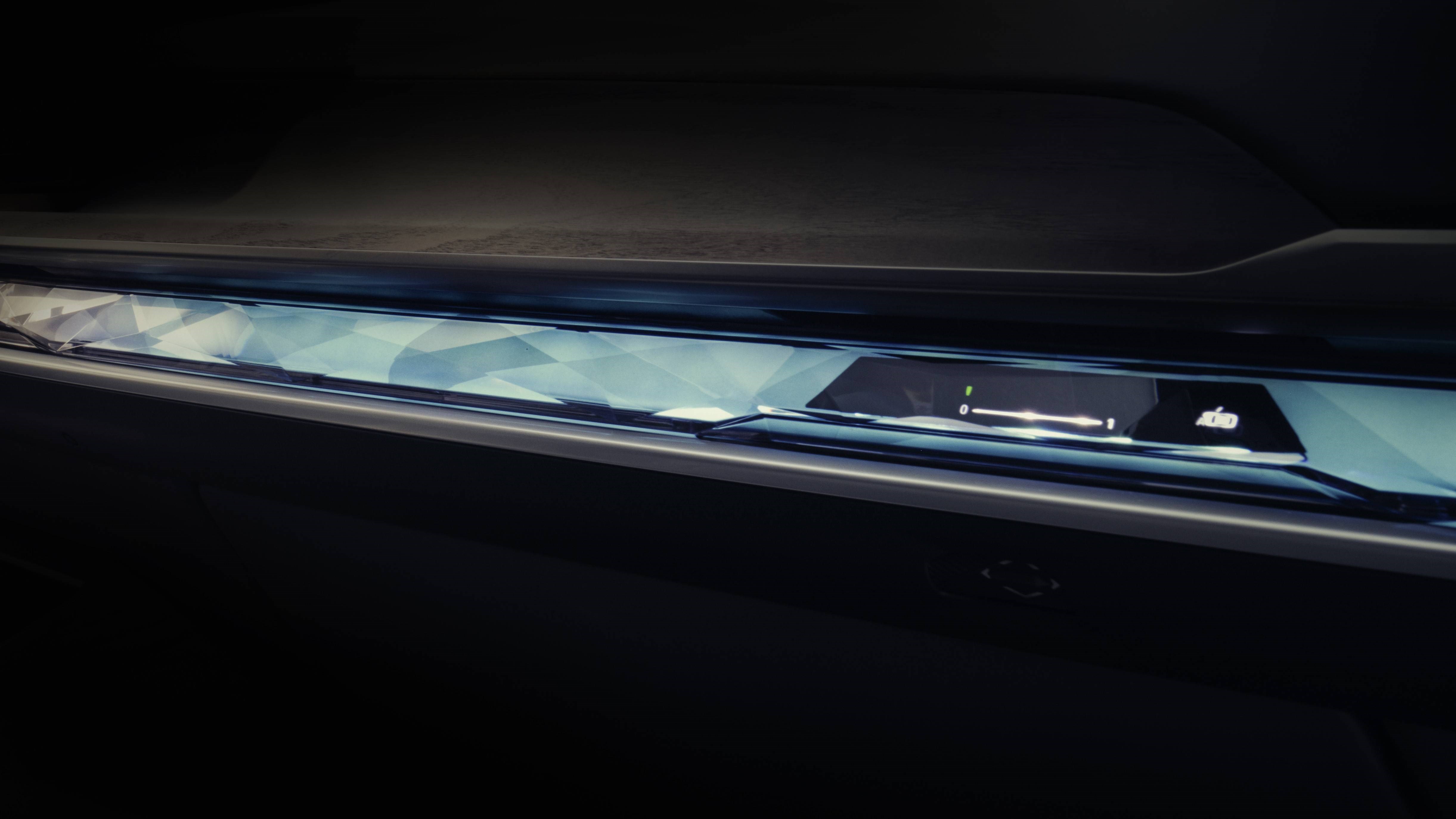 全新一代BMW 7系4月全球首发 纯电动BMW i7同步亮相